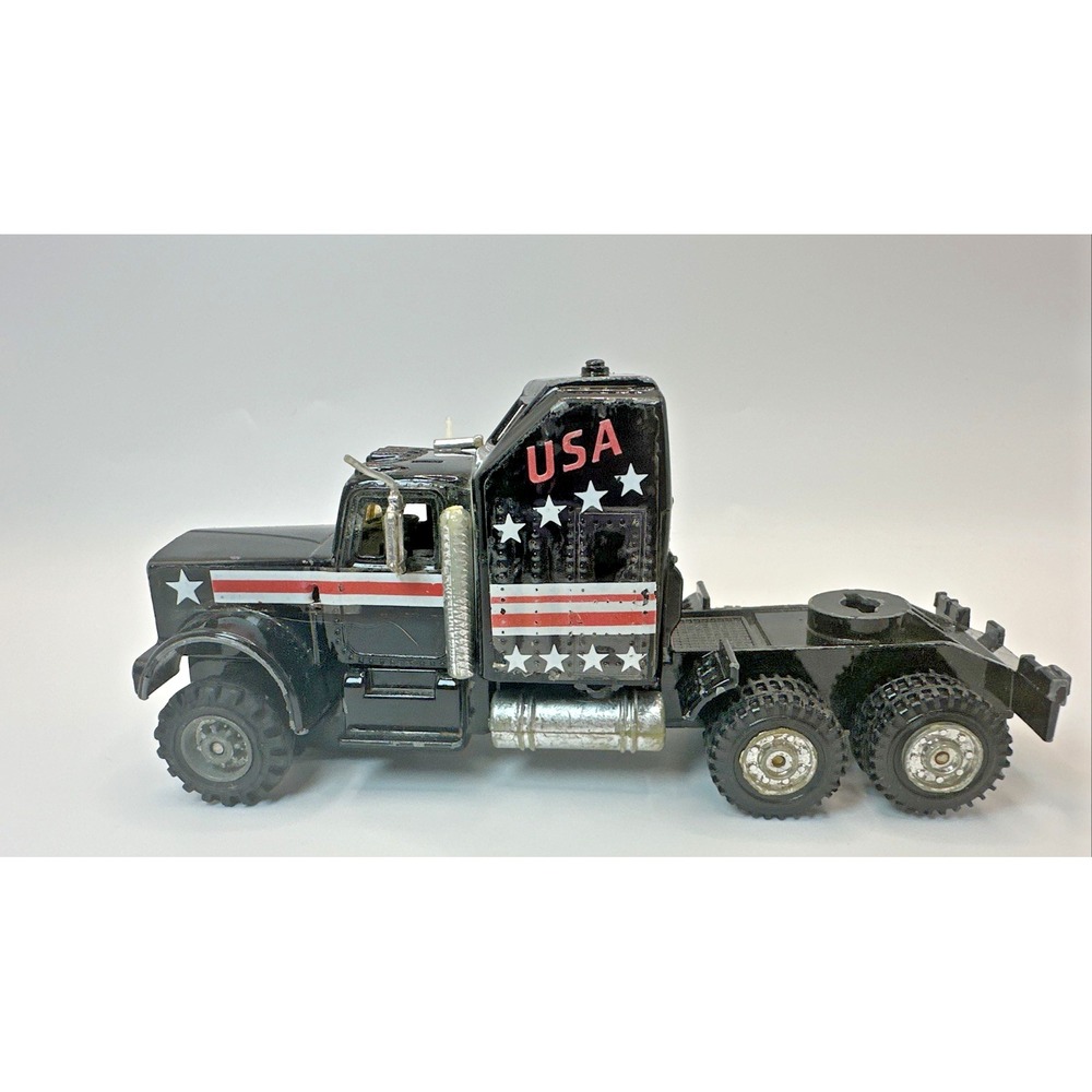 Vintage 1982 Zee Toys Kenworth Aerodyne Semi Truck USA Die Cast Black Rig